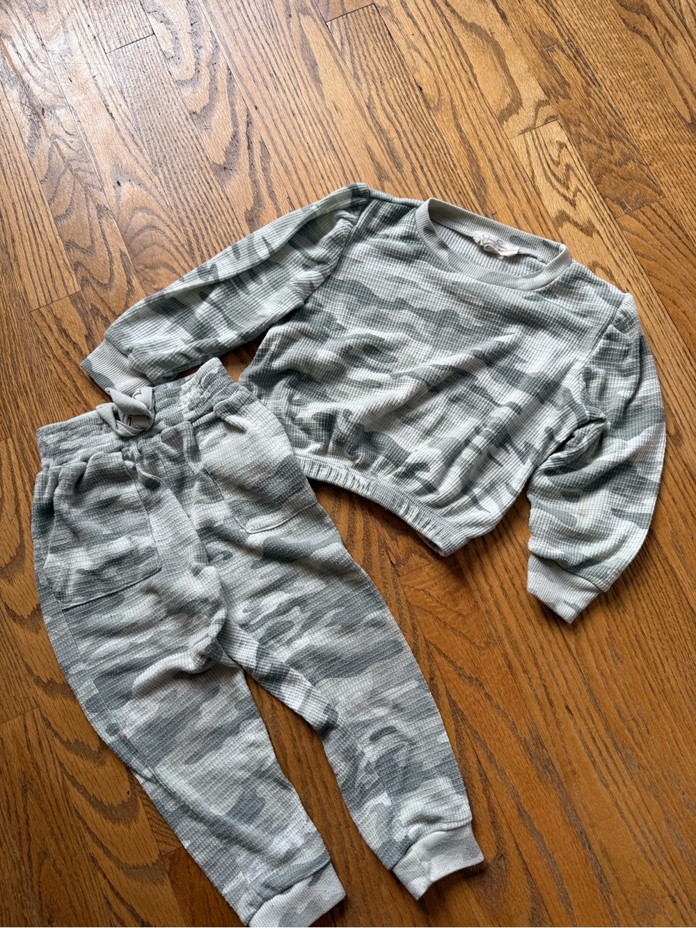 Jessica Simpson Kids Grey Camo Waffle Joggers Set
